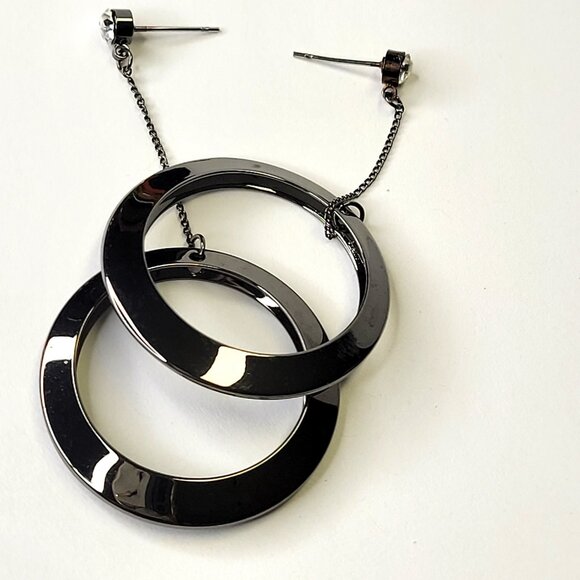 Black Dangle Earrings - Picture 3 of 7